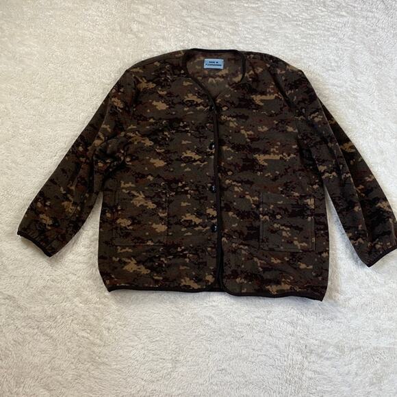 Urban Outfitters Made by Fleamadonna camo velour fleece cardigan, size small - Picture 3 of 9